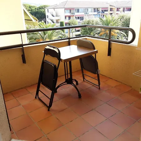 2 Personnes Proche Des Plages Et Commerces Apartmán *