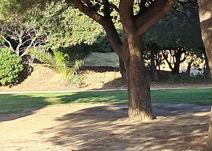 2 Personnes Proche Des Plages Et Commerces *