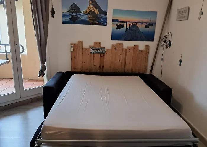 2 Personnes Proche Des Plages Et Commerces